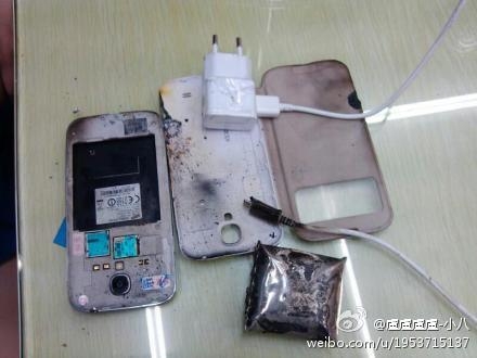 難耐酷熱天氣 網(wǎng)曝Galaxy S4手機著火了