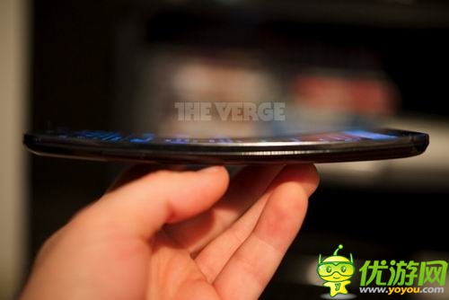 LG曲面智能機(jī)G Flex 真機(jī)上手照曝光