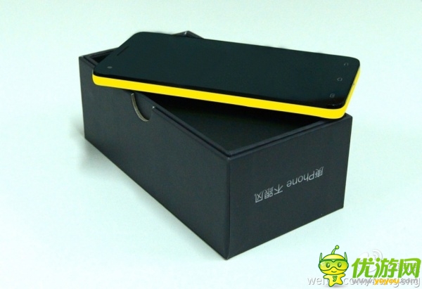 酷似小米2S 韓庚再爆“庚phone”定制機(jī)