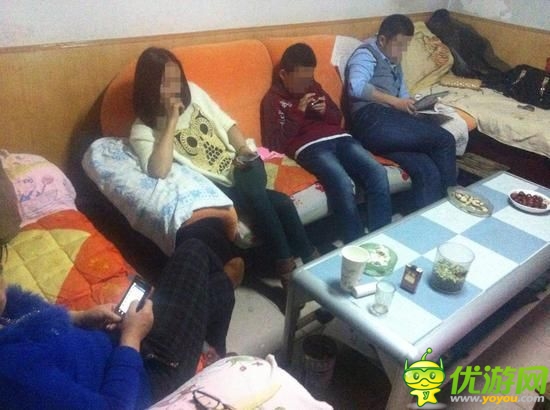 過度迷戀手機游戲沒有壓歲錢？