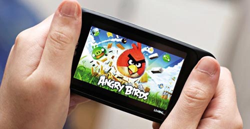 小伙臥床玩手機(jī)游戲 險(xiǎn)丟命？