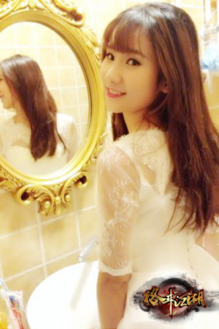 《格斗江湖》女主曝光 學(xué)霸?；ㄕ蔑@青春魅力