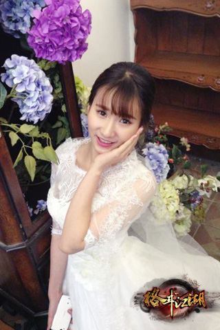 《格斗江湖》女主曝光 學(xué)霸?；ㄕ蔑@青春魅力