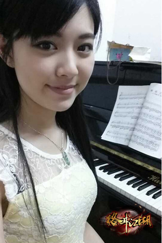 《格斗江湖》女主曝光 學(xué)霸?；ㄕ蔑@青春魅力