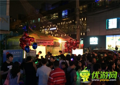 后海大鯊魚獻唱 鳳凰游戲閃耀三里屯