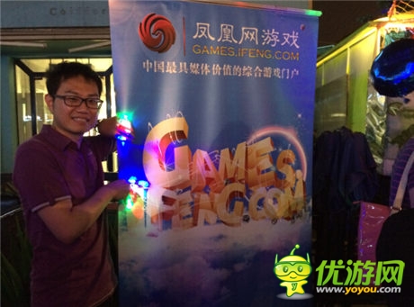 后海大鯊魚獻唱 鳳凰游戲閃耀三里屯