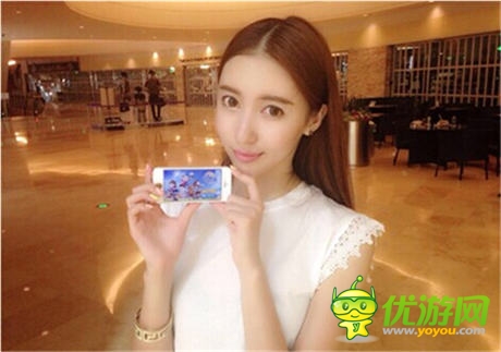 好舞蹈張洪藝助陣《足球大逆襲》大秀美腿一字馬