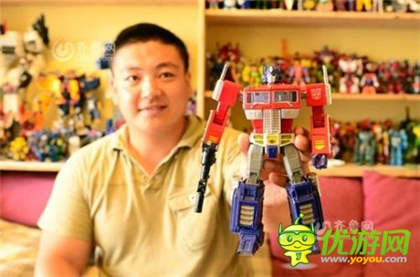 青島小夫妻收藏變形金剛12年 耗資20多萬(wàn)元