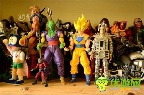 青島小夫妻收藏變形金剛12年 耗資20多萬(wàn)元