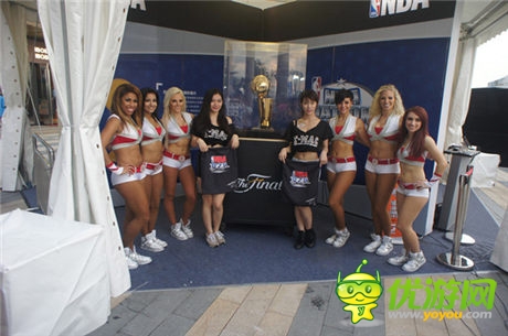 NBA籃球國度揭幕 格林?jǐn)y球迷暢玩《NBA夢(mèng)之隊(duì)》