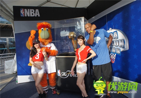 下一個(gè)是誰?羅恩?哈珀親臨《NBA夢(mèng)之隊(duì)》展臺(tái)