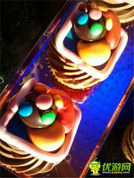 戚薇李承鉉大婚“蠻拼的” 二人狂粉《糖果傳奇》