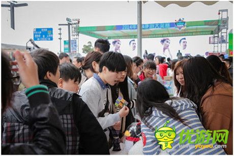 從消遣到競(jìng)技 移動(dòng)游戲以“快樂(lè)”打造新型全民休閑文化