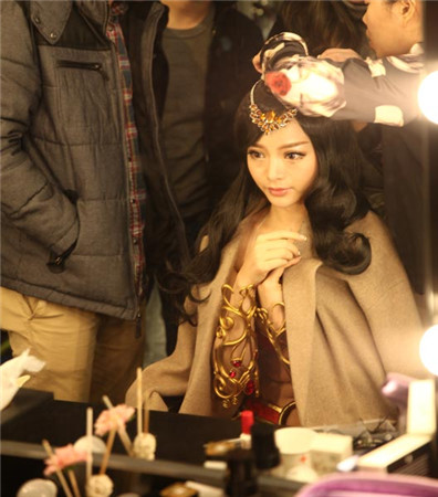 推倒女戰(zhàn)士：《屠龍屠龍》cosplay海報花絮泄露